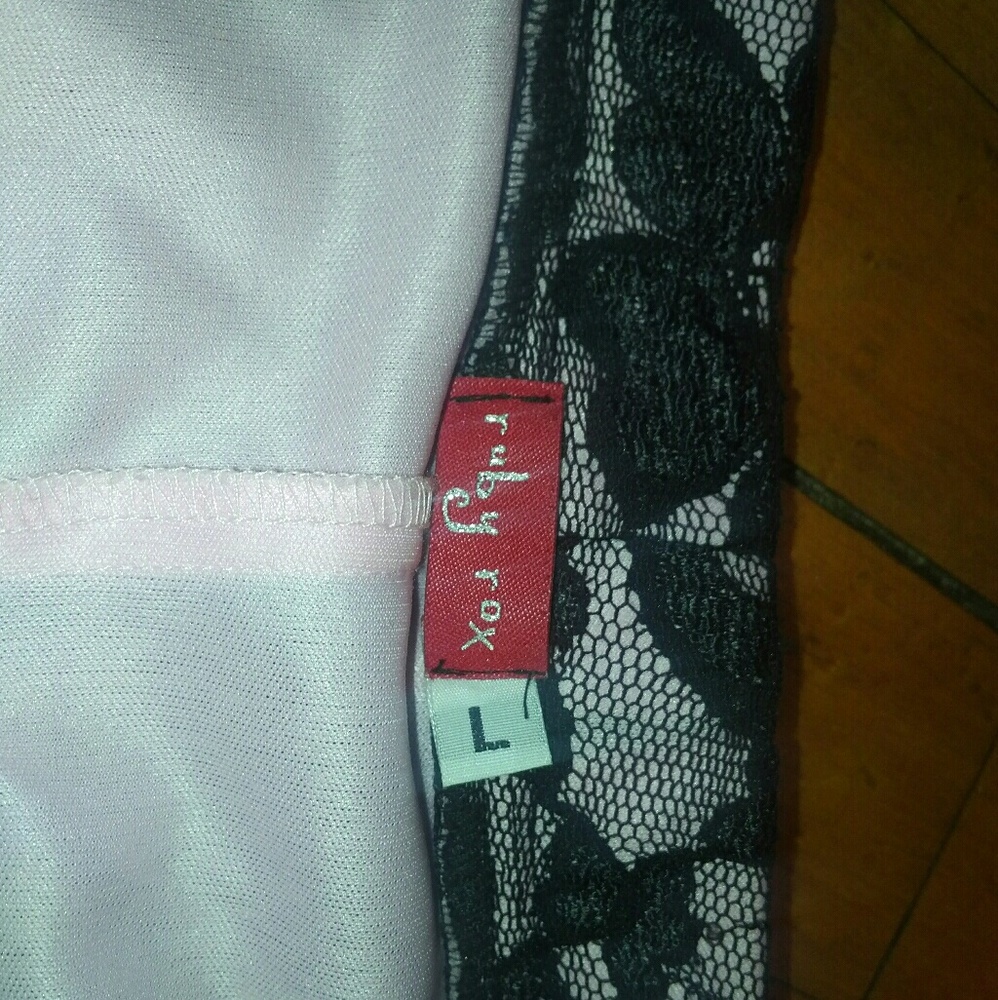 Dress - Picture 3 of 4